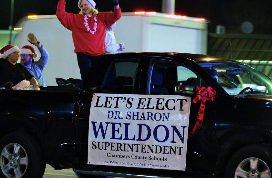 Christmas parade returns to Greater Valley Area