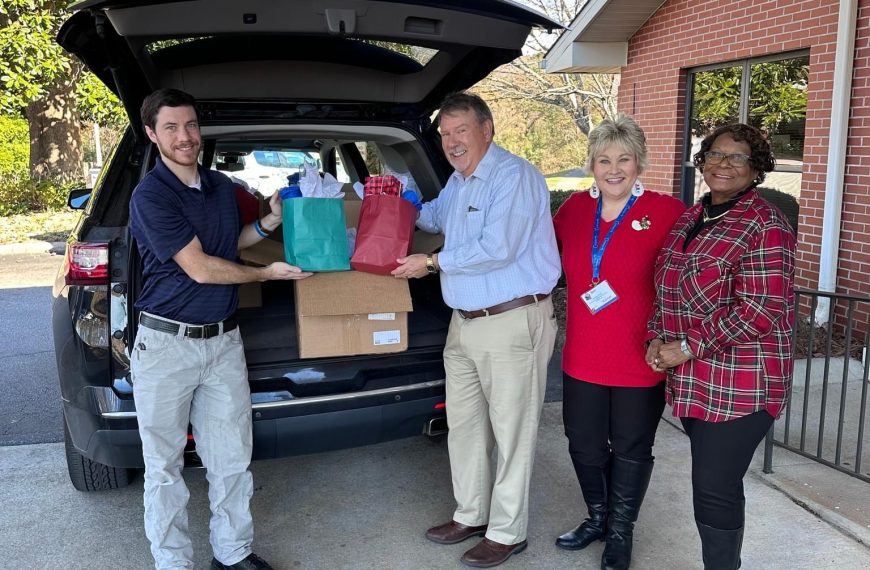 Rotary passes out goodie bags