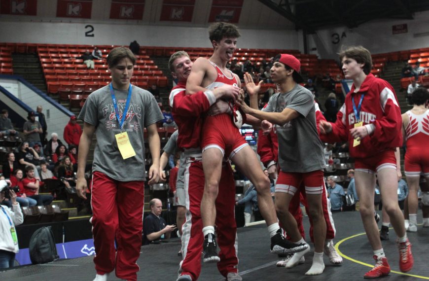 Constantine wrestling advances to state semis for second straight year